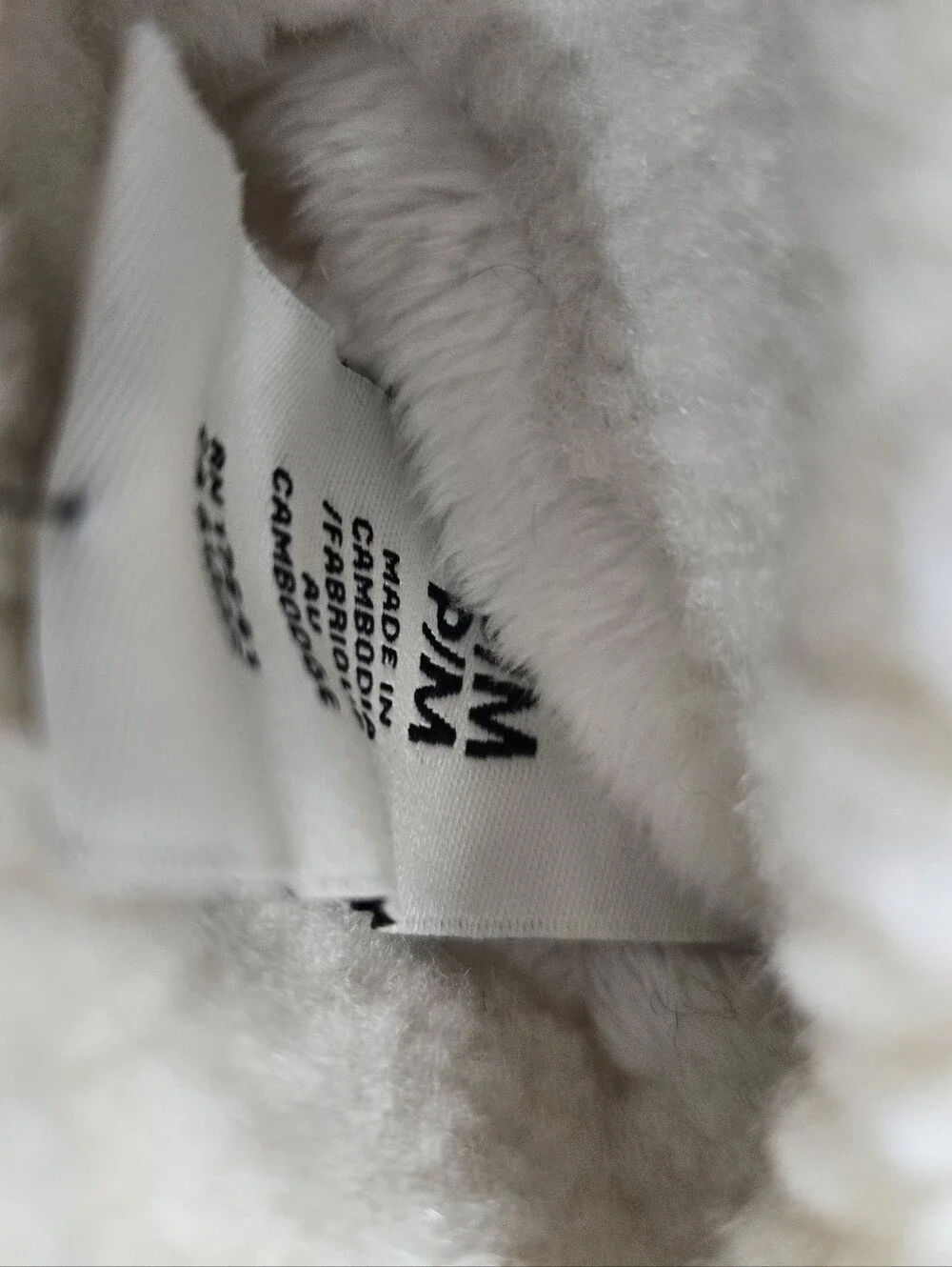 UGG AW UGGfluff Cuff Gloves S/M Nimbus White NWT